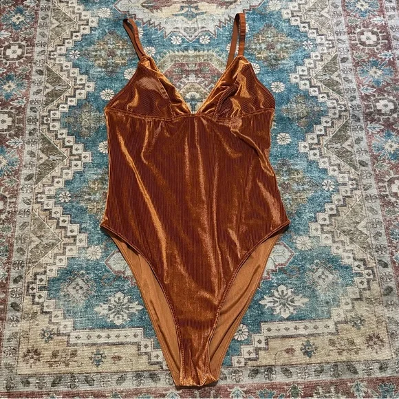NWT Urban Outfitters• Shayla Deep V Plunging
Bodysuit - Orange Size Medium - Picture 6 of 11